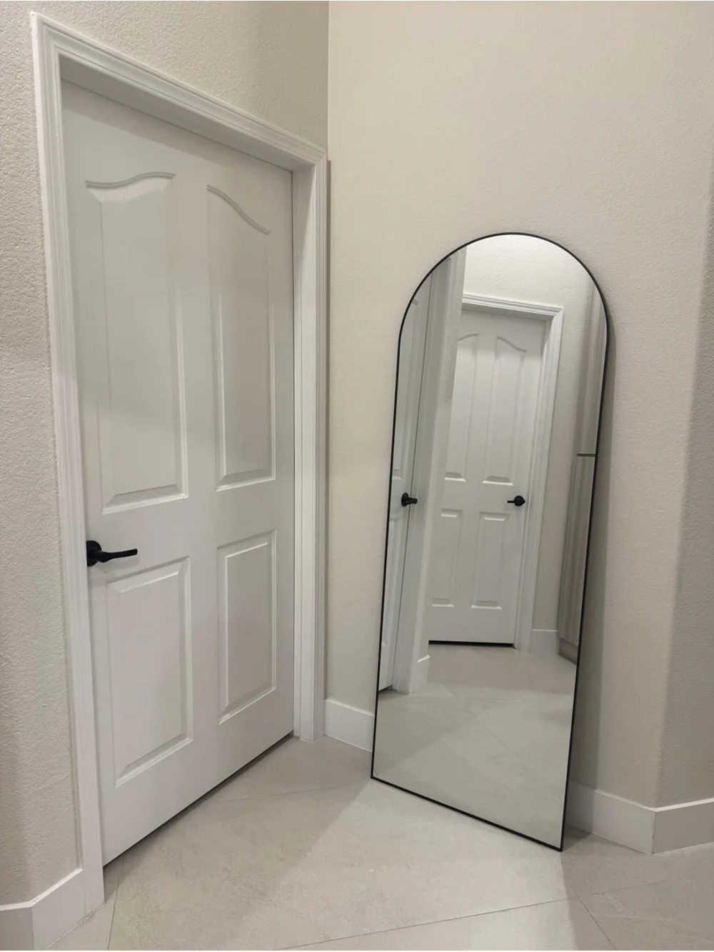 Arched Full-Length Wall Leaning Mirror in Black
